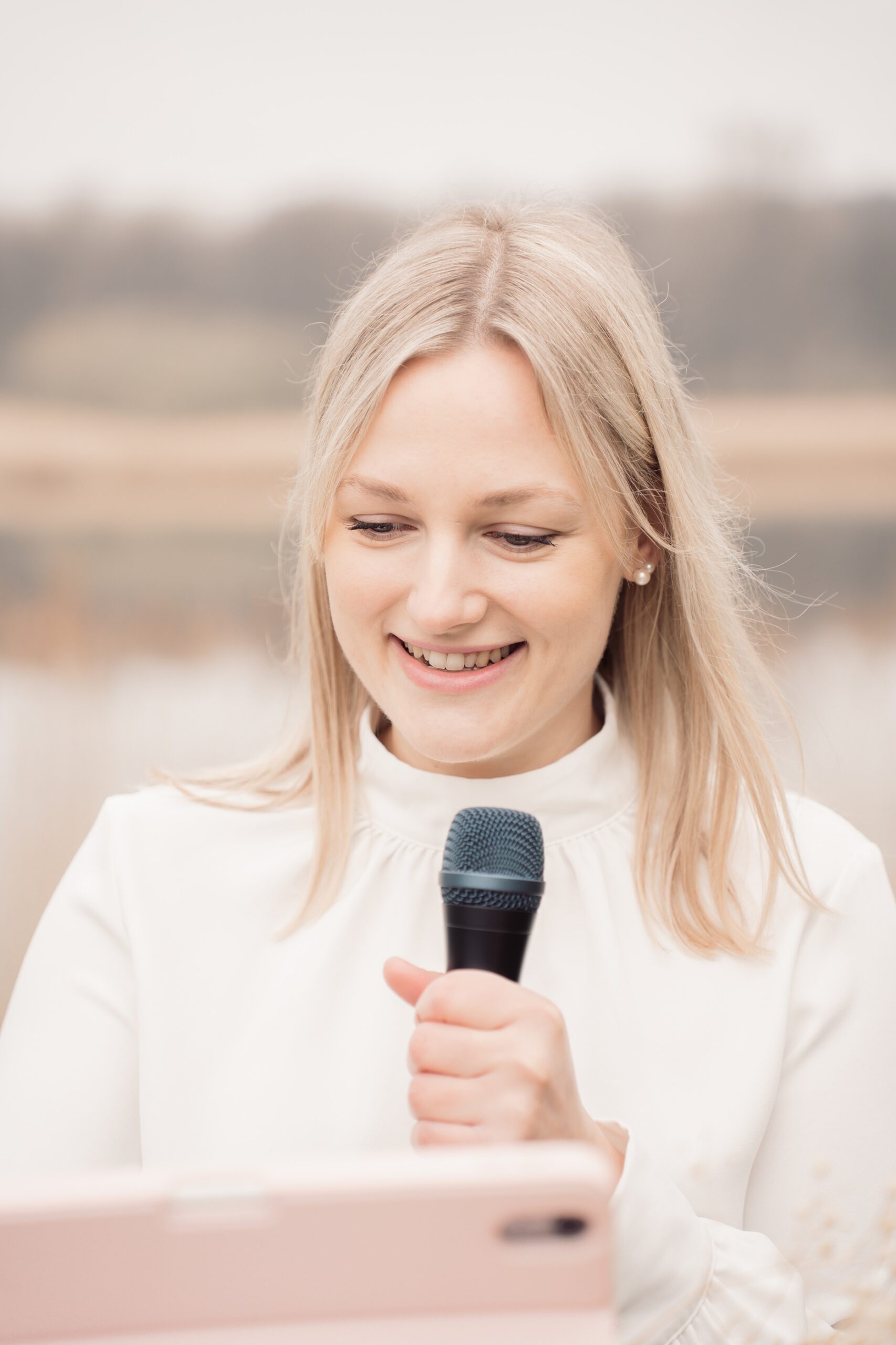 Lena hält eine Traurede